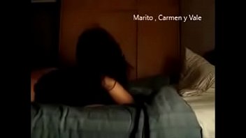 Marito , Carmen y Vale cumpliéndole la fantasía a vale amiga de X Videos N°2